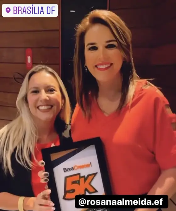 Aluna do Instituto Soaper com a placa 5K