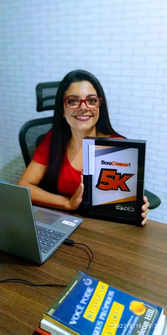 Roberta Correa do Nascimento com a placa 5K